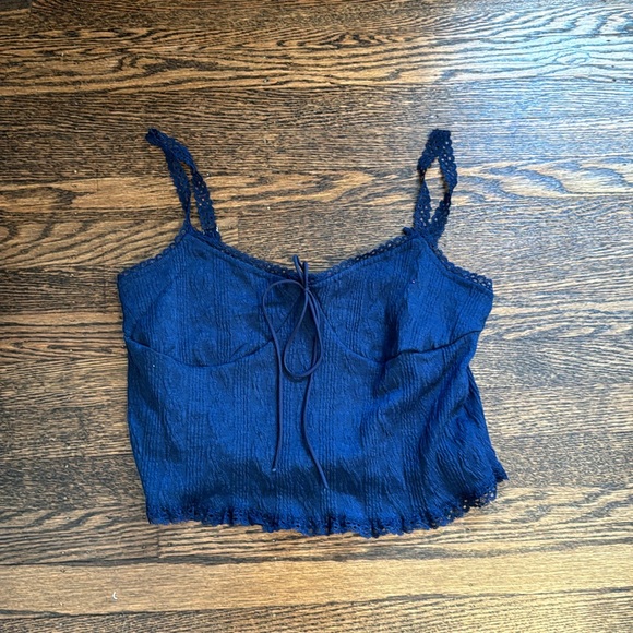 NWOT Amazon Blue Lace Crop Top - Picture 2 of 4